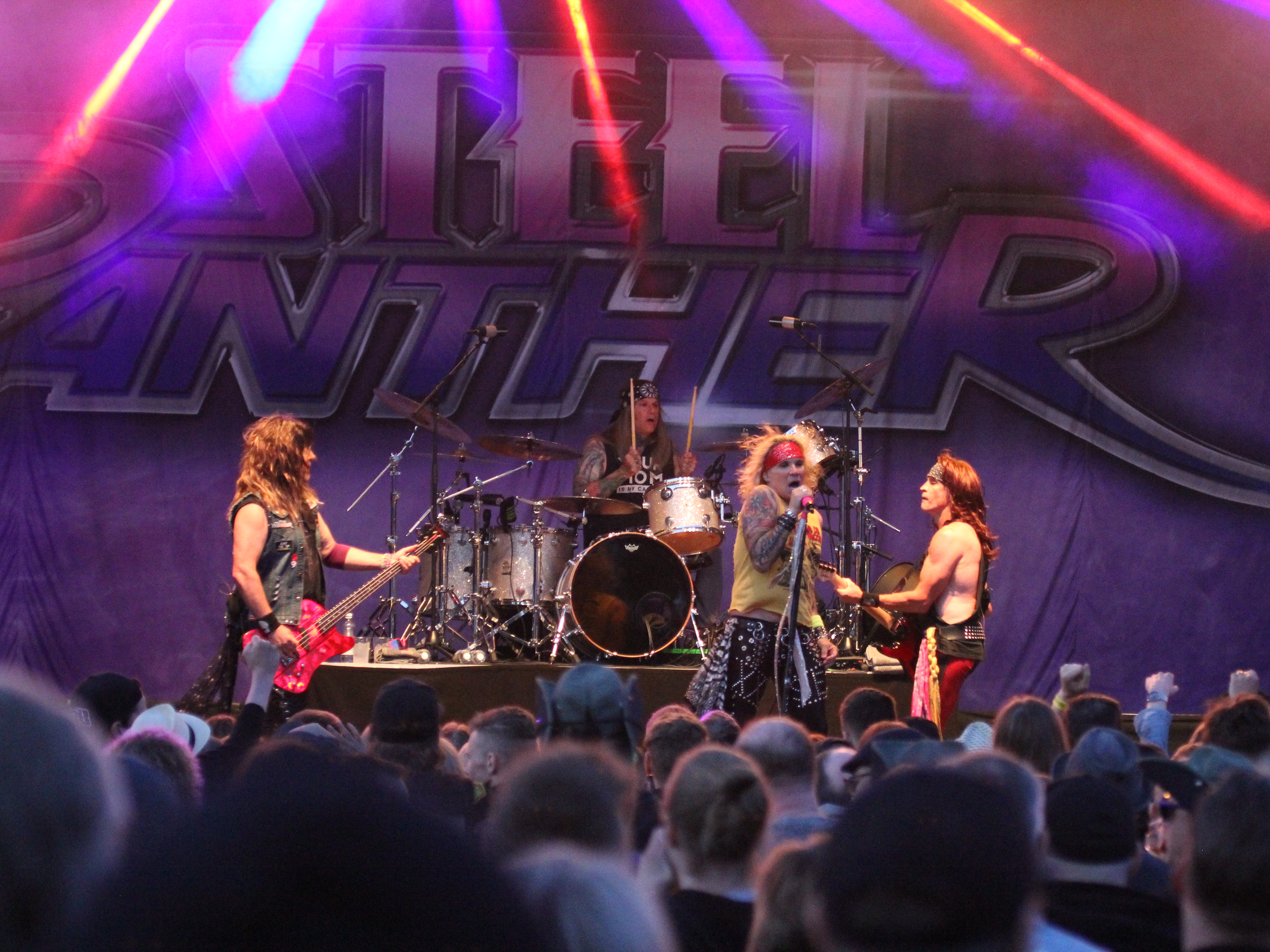 Steel Panther on  koominen glam metal band Los Angelesista, Kaliforniasta.