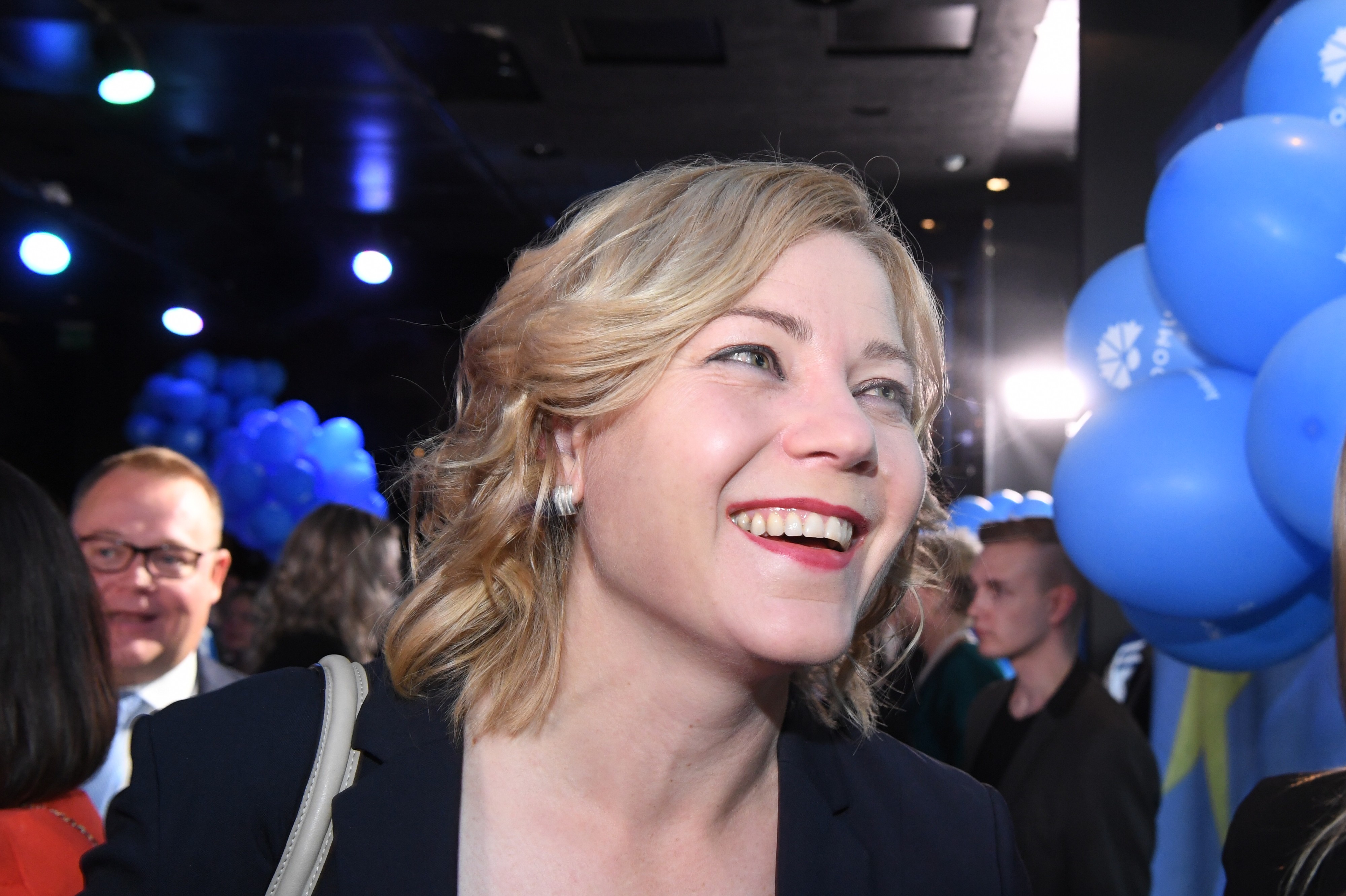 Suomalaiset antoivat äänensä nyt todella vahvalle, yhtenäiselle Euroopalle, joka puolustaa demokraattisia arvoja. Se on suomalaisilta selvä viesti. Olen tyytyväinen tästä viestistä. En halua, että ääriryhmät saavat liikaa jalansijaa, paikkansa uusinut Henna Virkkunen mietti.