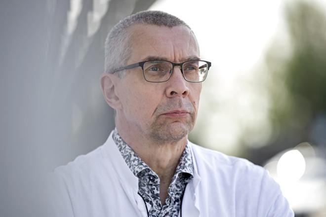 Osastonylilääkäri Raimo Jokisalon mukaan nopeasti lisääntyneet tartunnat eivät vielä ole vaatineet erikoisjärjestelyjä sairaalassa, mutta testaus ja jäljitys ovat kuormittuneet. Arkistokuva.