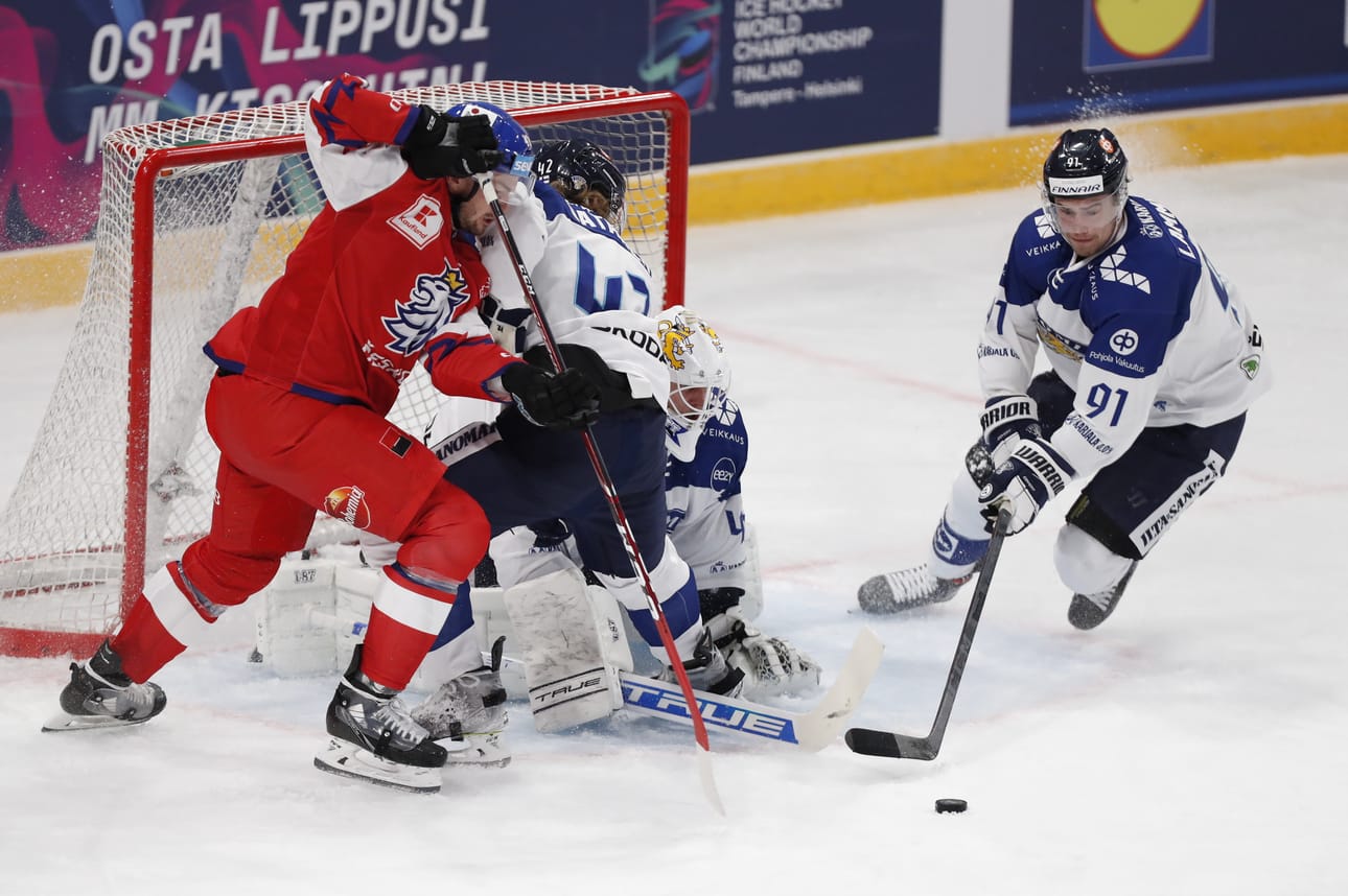 Juho Lammikko Suomen paidassa MM-kisoja edeltäneessa ottelussa.