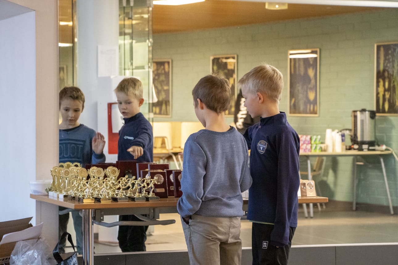 Runsas palkintopöytä herätti ihmetystä. Olisiko joku palkinnoista oma?