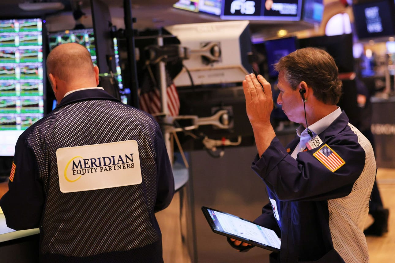 Keskeisten osakeindeksien kehitys oli vaihtelevaa. S&P 500 oli alkuillasta Suomen aikaa vahvistunut 0,3 prosenttia, kun taas Dow Jones painui 0,8 prosenttia pakkaselle. LEHTIKUVA/AFP