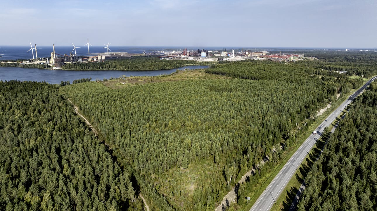 SSAB:n Raahen tehtaan tontilla tehdään hyvää työtä, turvallisuus edellä. Uutta vihreää tulevaisuutta suunnitellaan koko ajan, mutta siitä ei vielä kerrota sen tarkemmin.