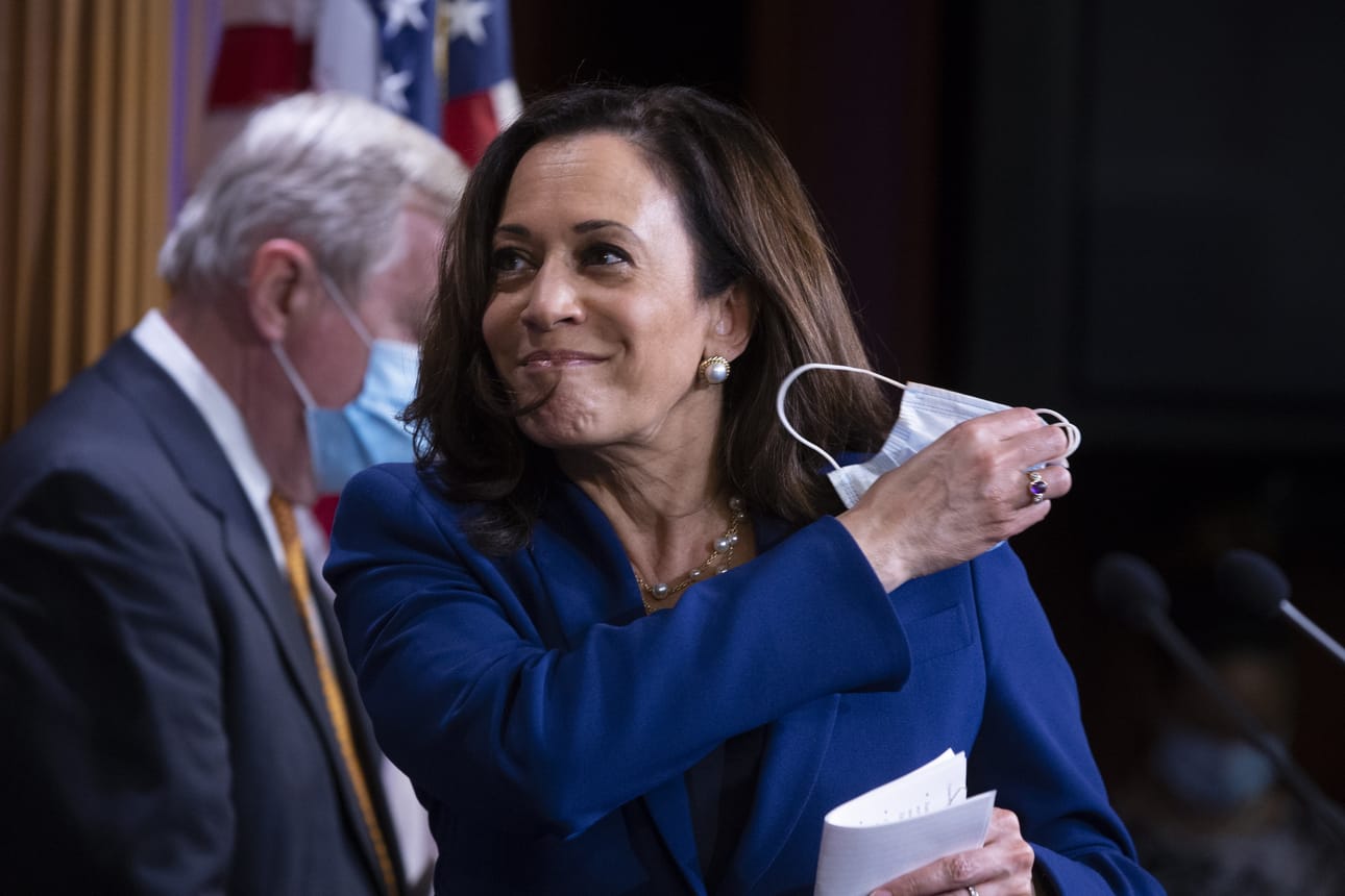 Senaattori Kamala Harrisista povataan Bidenin varapresidenttiä. Harris otti kesäkuun loppupuolella osaa mediatilaisuuteen senaatin demokraattien kanssa Washington DC:ssä Yhdysvalloissa.