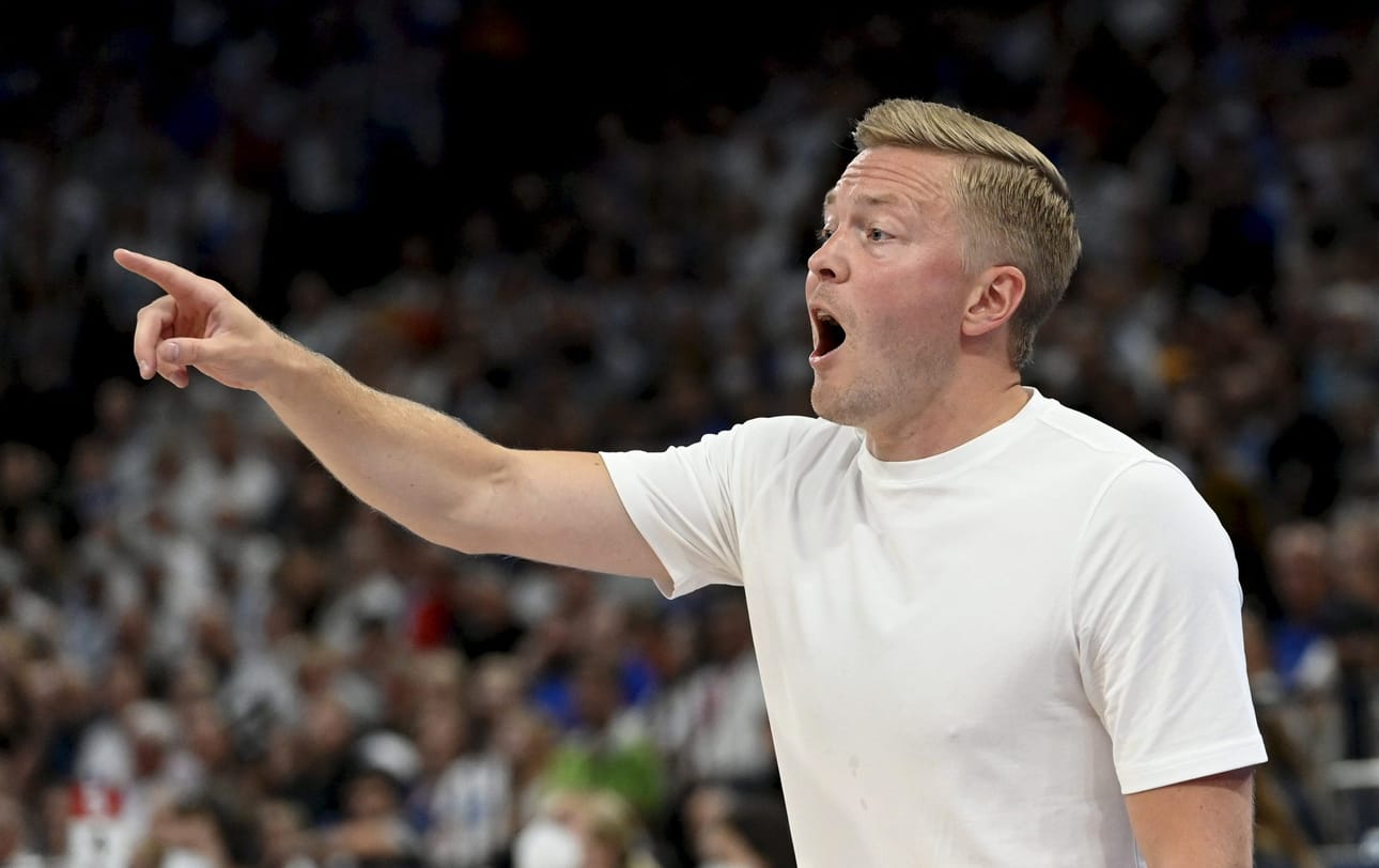 Lassi Tuovi on Suomen miesten koripallomaajoukkueen päävalmentaja. LEHTIKUVA / Heikki Saukkomaa