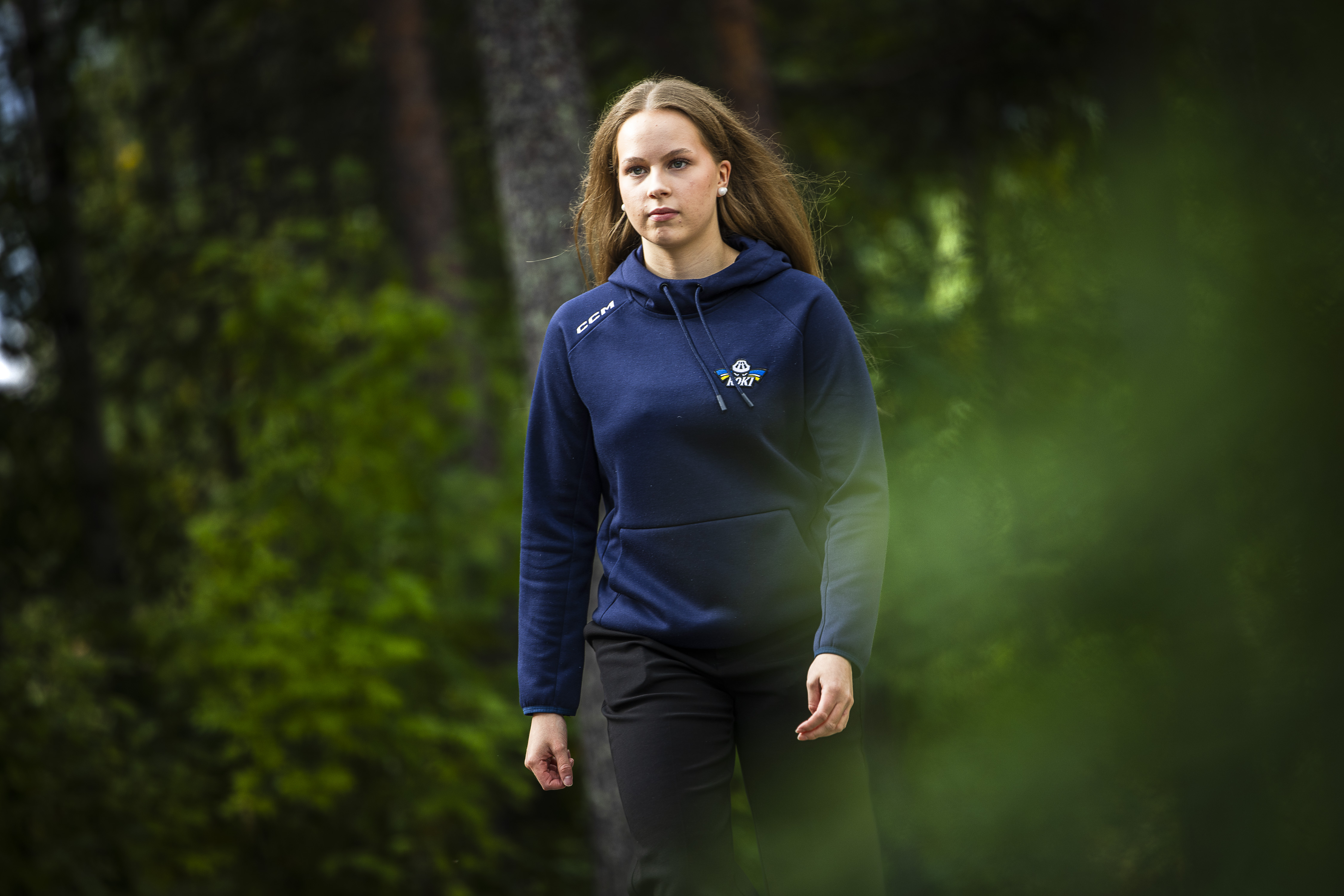 Torniolainen Olivia Saloniemi, 17, on RoKin luottopuolustaja – nuori pelaaja maksaa 400 euroa kuussa naisten liigapeleistä