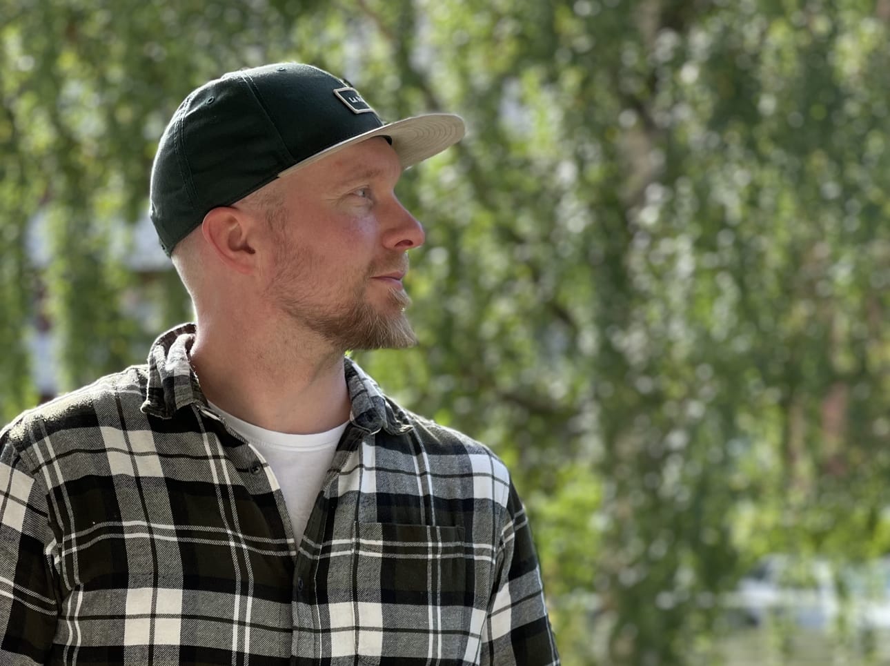 Oululainen juristi Ailu Hosionaho toivoisi miehiä koskevaan yhteiskunnalliseen puheeseen lisää rakentavaa keskustelua ja ymmärrystä. – Keskustelussa tuntuu olevan esillä ääripäät: ne jotka tuomitsevat ja ne, jotka vastaavat siihen vihalla.