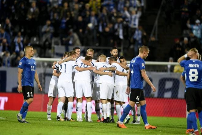 Suomi juhlii jo toista perättäistä voittoaan. KUVA: MARTTI KAINULAINEN