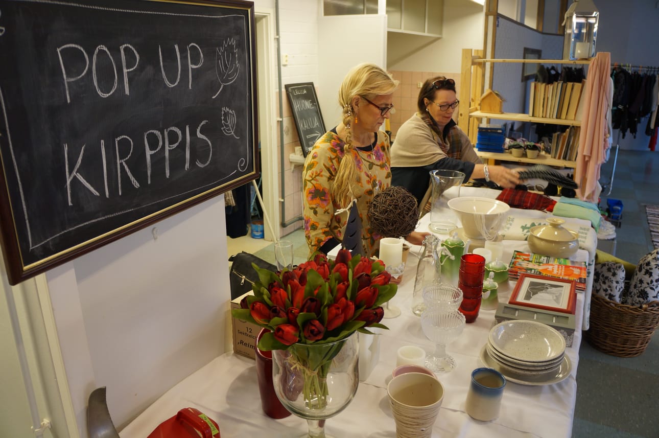 Pääasiassa pop up -kirppiksellä on myynnissä kodintavaraa, sisustustavaroita ja naisten ja lasten vaatteita. –¿Miesten työkalut ja vaatteet olisivat kysyttyä, Oona Ervasti ja Jaana Puranen vinkkaavat.