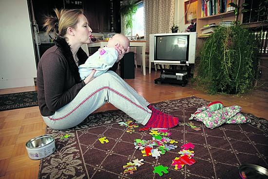 Viime kesän tohtori Mari Isoaho urakoi väitöstyönsä ohessa neljä lasta. Tuorein tapaus on Iida, 2 kk, ja Isoaho suunnittelee jo uusia tutkimuksia.