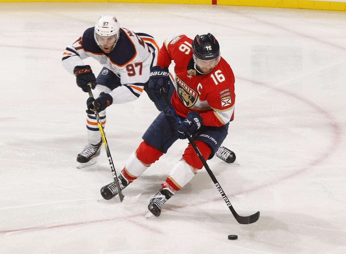 Aleksander Barkov (oikealla) unelmoi NHL:n pelaamisesta Tampereella. LEHTIKUVA/AFP