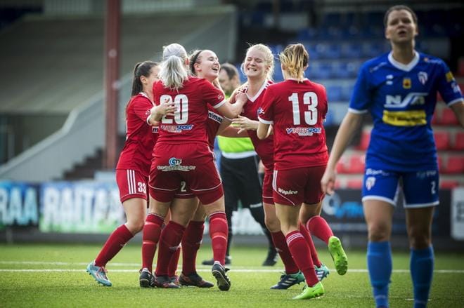 FC Sport Vaasa ja sen edeltäjä FC Sport-39 tunnetaan pelikentillä punaisista paidoistaan. Arkistokuva.