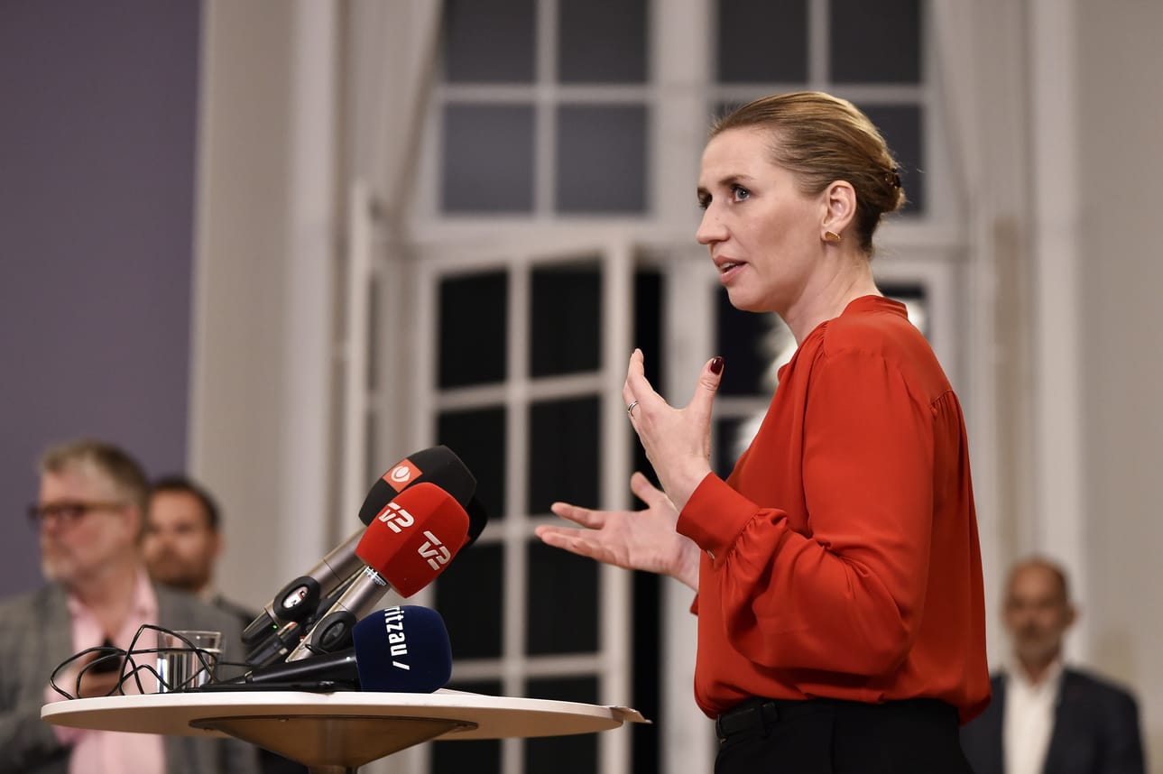 Sosiaalidemokraattien johtaja Mette Frederiksen kertoi medialle Tanskan hallituksen syntyneen tiedotustilaisuudessa vähän puolenyön jälkeen.