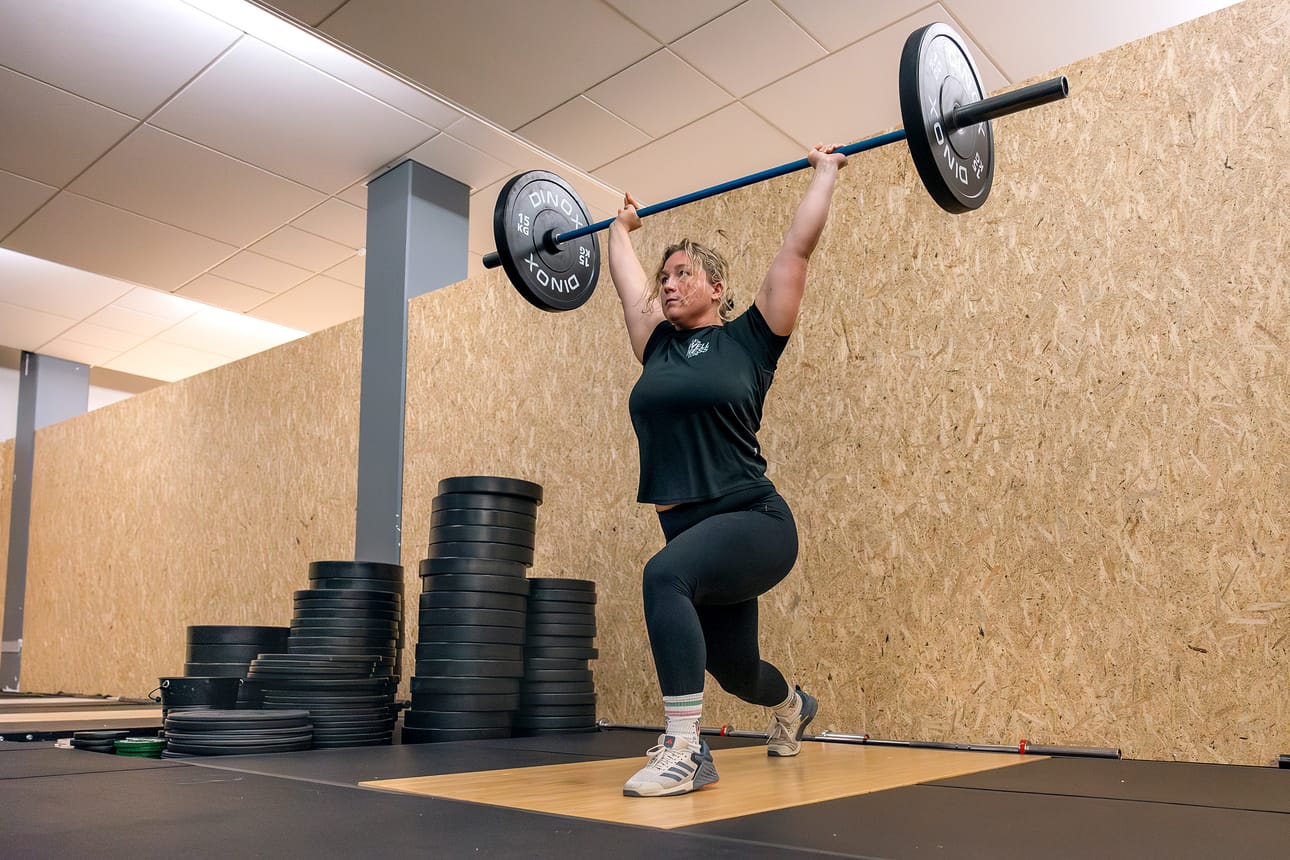 Syyskuussa Laura Peippo voitti painonnoston MM-kultaa omassa ikäsarjassaan ja painoluokassaan. Samalla hän teki avoimen sarjan Suomen ennätyksen työnnössä 115 kg suorituksellaan.