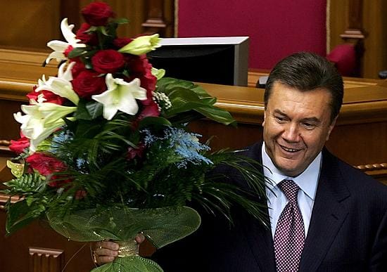Ukrainan uusi pääministeri Viktor Janukovitsh maan parlamentissa.