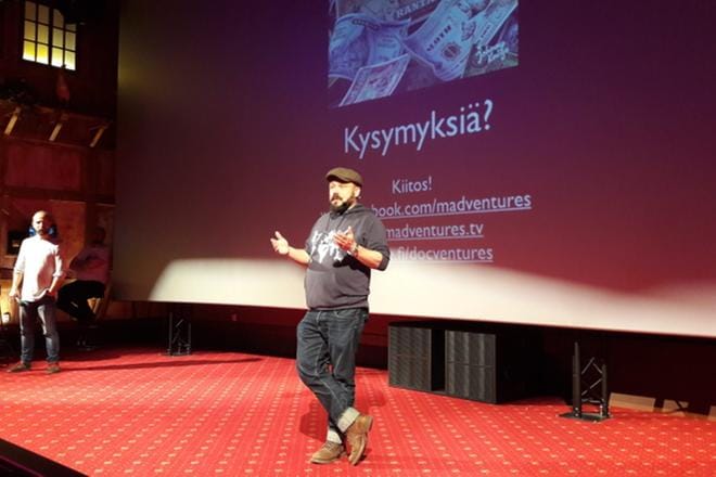 Riku Rantala ja Tunna Milonoff puhuivat Alahärmässä pidetyssä tilaisuudessa. Kuva: Taina Hietamäki