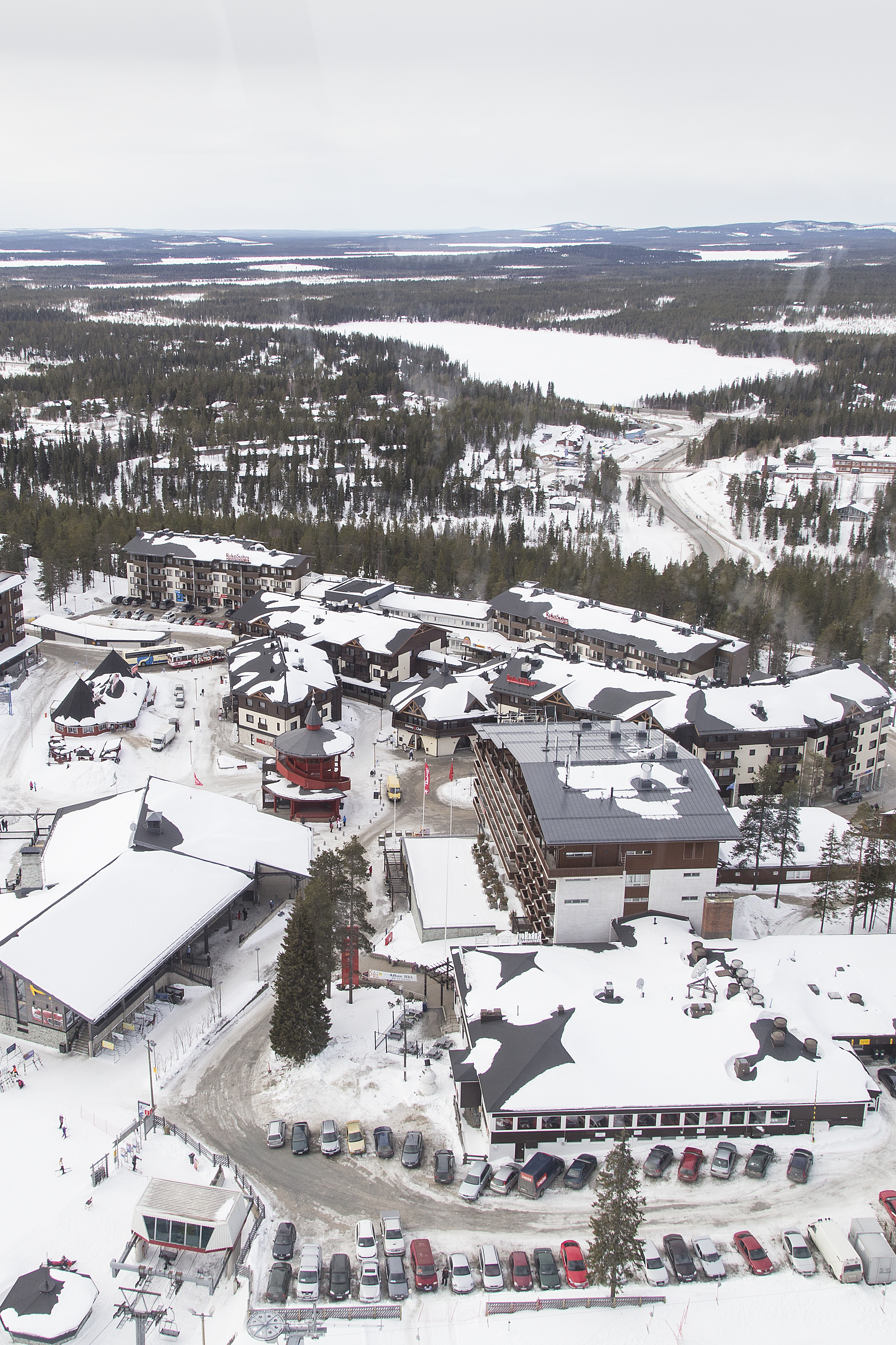 Harri Hautajärven mielestä kansainvälisellä arkkitehtuurikilpailulla voitaisiin saada uutta ilmettä ja tiivistystä Rukan rakentamiseen.