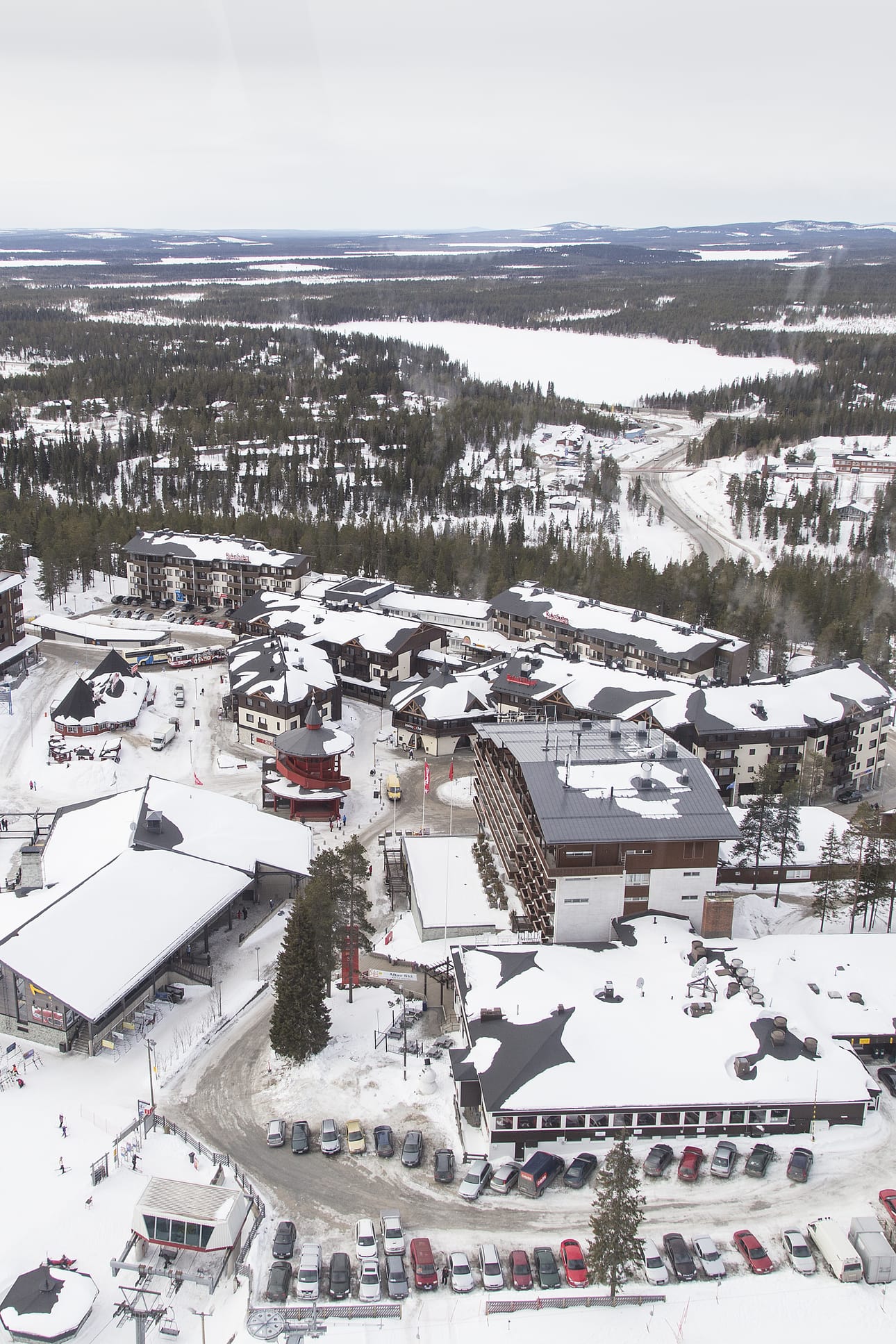 Harri Hautajärven mielestä kansainvälisellä arkkitehtuurikilpailulla voitaisiin saada uutta ilmettä ja tiivistystä Rukan rakentamiseen.