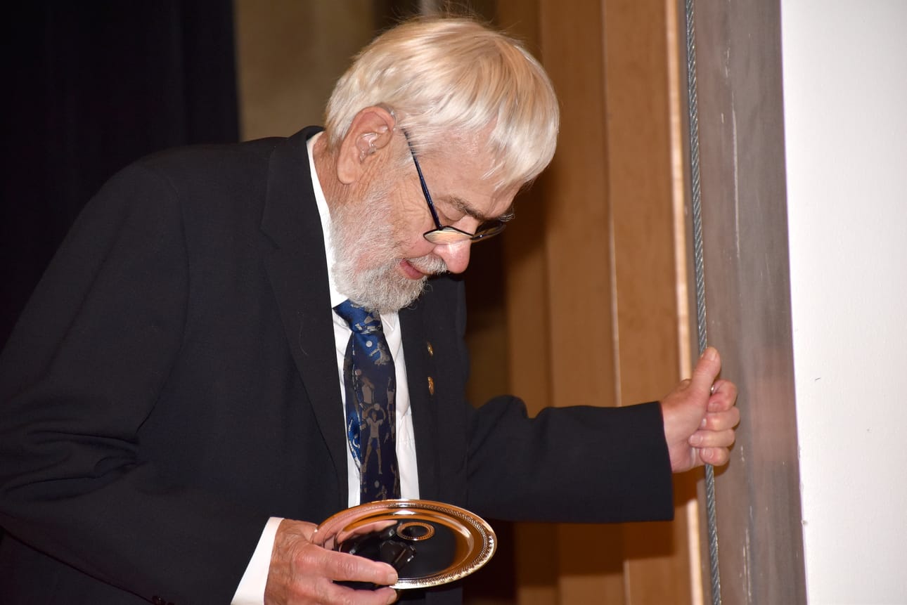 Siuko-Jussi. Juha Siukonen on Pallo-Karhujen kunniajäsen numero 1. Siukonen toimi sihteerinä Pallo-Karhujen perustamiskokouksessa 20. syyskuuta 1966. Vuosikymmenten saatossa Siukonen on vaikuttanut monin tavoin kuusamolaiseen liikunta- ja urheiluelämään.