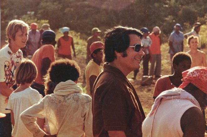 Karismaattinen saarnaaja, lähes jumalana pidetty Kansan temppeli -lahkon perustaja Jim Jones ajoi seurakuntansa joukkoitsemurhaan. Kuva on otettu Jonestownissa vuonna 1978, samana vuonna kun tragedia tapahtui. KUVA: Yle Kuvapalvelu