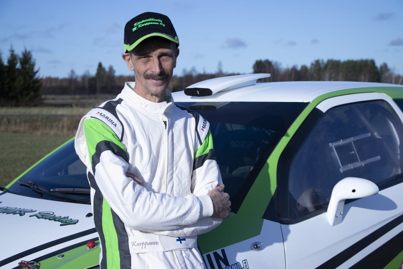 50 vuotta täyttävä Mika Karppanen ehti ajaa Kataloniassa lähes täyden kisapäivän ennen kuin tuli tuhosi kuvassa olevan Citikan.