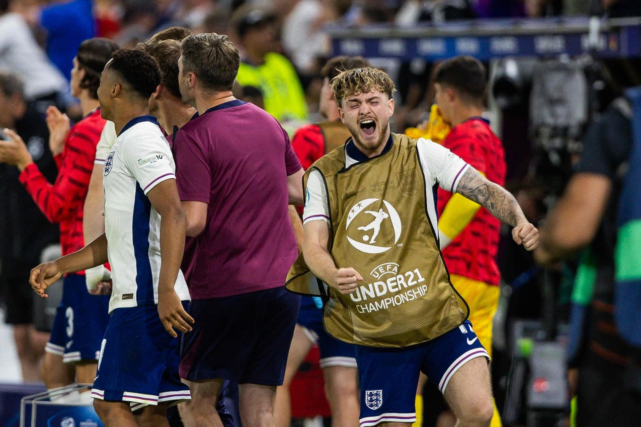 Englannin hyökkääjä Harvey Elliott juhlii UEFA U21 EM-loppuottelun voittoa Saksasta Bratislavassa, Slovakiassa 28. kesäkuuta, 2025. LEHTIKUVA/ Branislav Racko