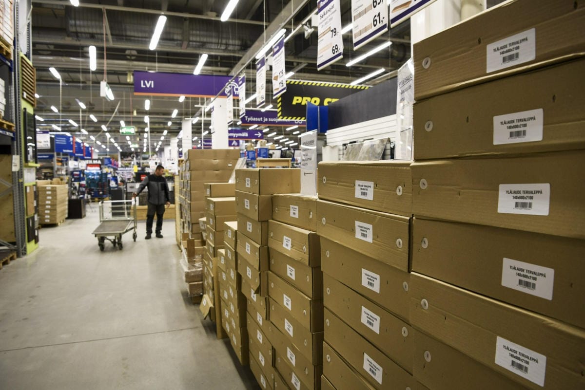 Remontoijia saattaa mietityttää, miten erilaisten remonttituotteiden tai -tarvikkeiden hinnat mahdollisesti kehittyvät lähikuukausina. LEHTIKUVA / EMMI KORHONEN