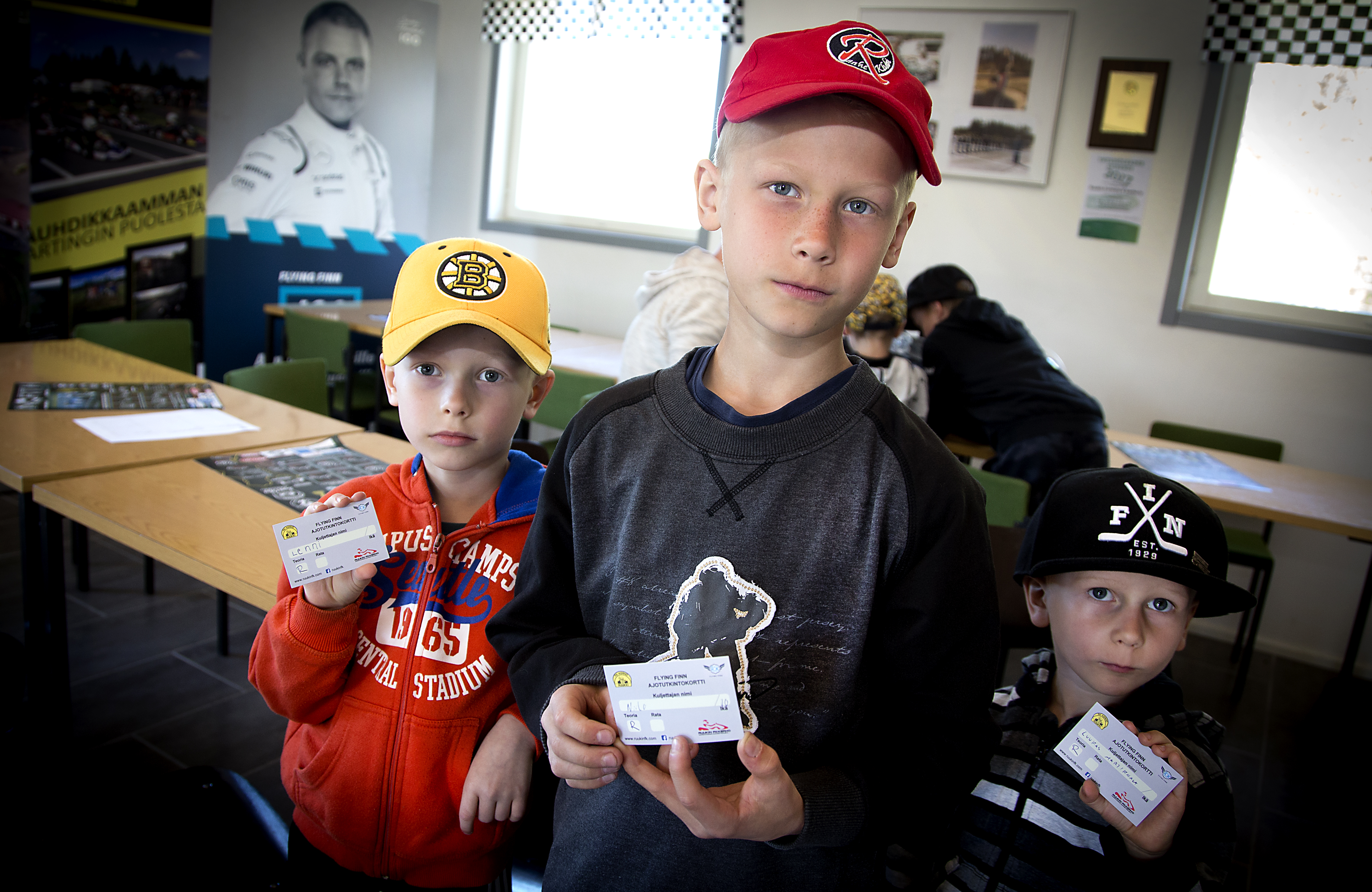 Lenni, Niilo ja Luukas Martikkala saivat karting-ajokortin Ruukin FK-kerhon Flying Finn -tapahtumassa Ruukin Vauhtimaalla.