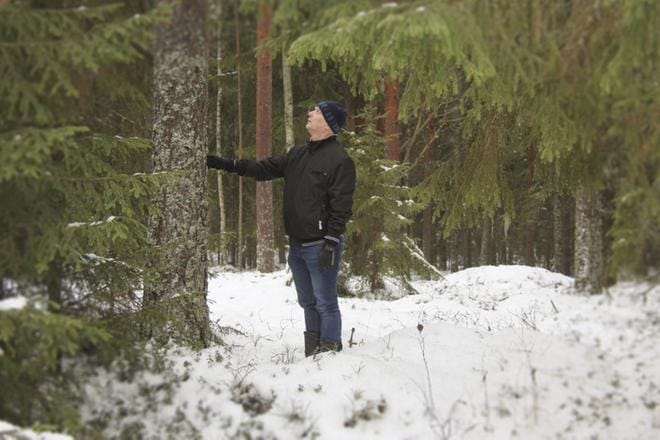 Arto Valkama kertoi yhteismetsän olevan helppo keino jatkaa metsän omistamista. KUVA: ERJA PEKKALA