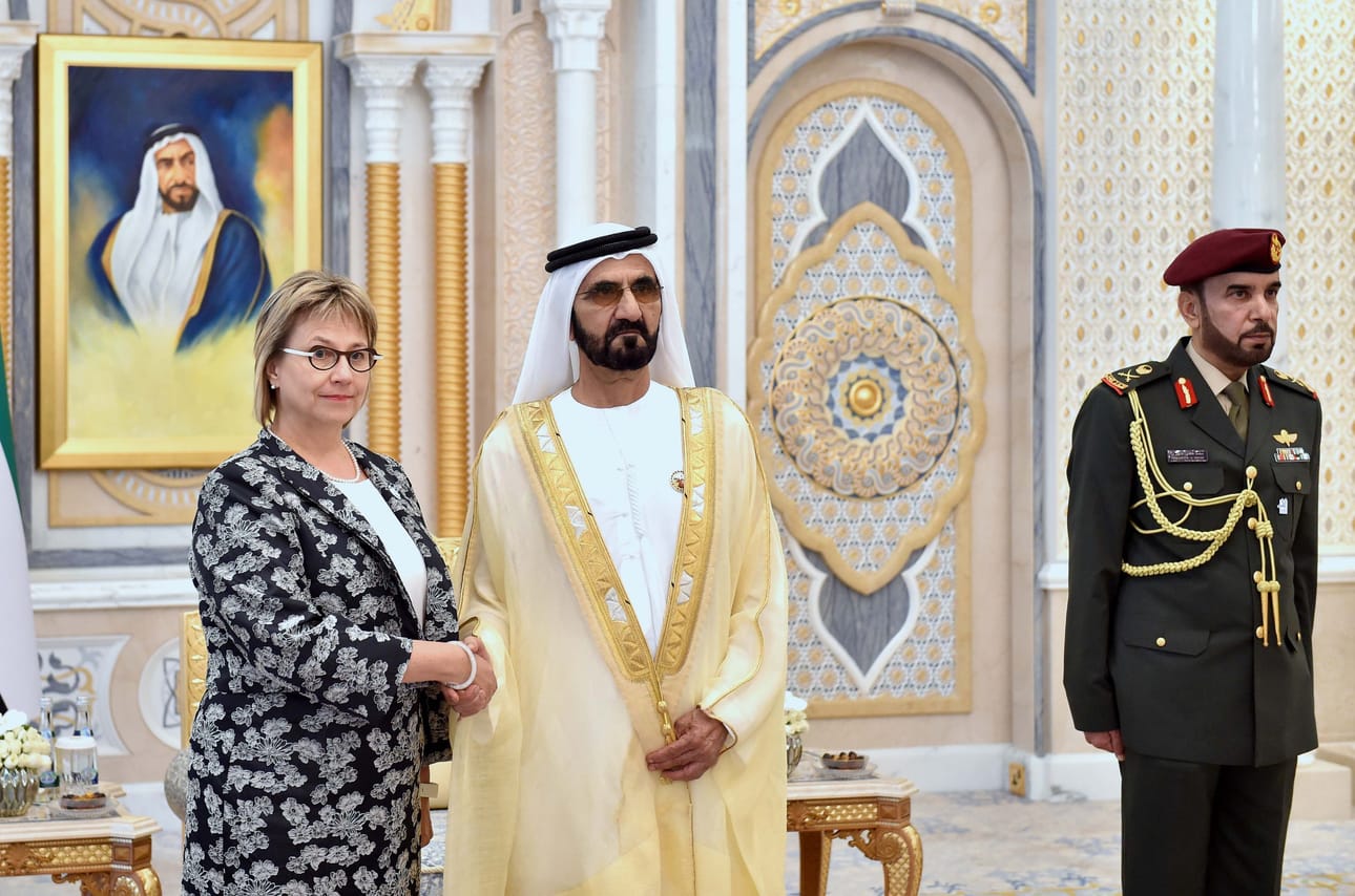 Marianne Nissilä kävi esittämässä tasavallan presidentin valtuuskirjeen juhlavissa seremonioissa Arabiemiirikuntien pääministerille, Dubain hallitsija Mohammed bin Rashidille.