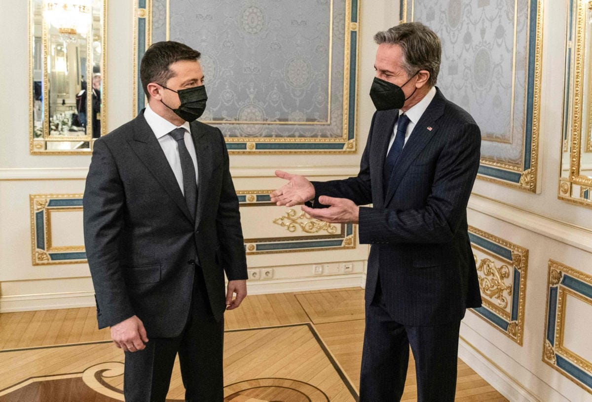 USA:n ulkoministeri Antony Blinken (oik.) tapasi Ukrainan presidentin Volodymyr Zelenskyin Kiovassa. LEHTIKUVA/AFP
