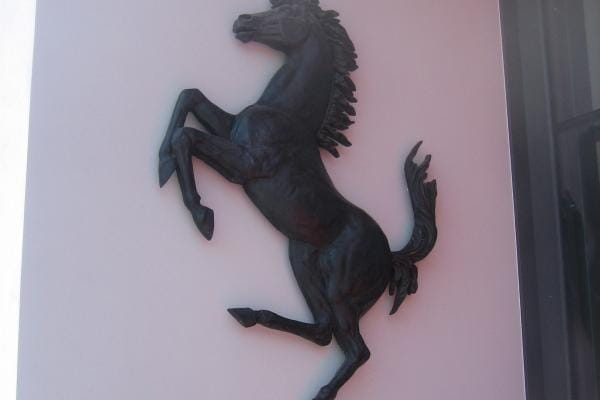 Ferrari Museo kertoo ”Tanssivan Hevosen” tarinan.