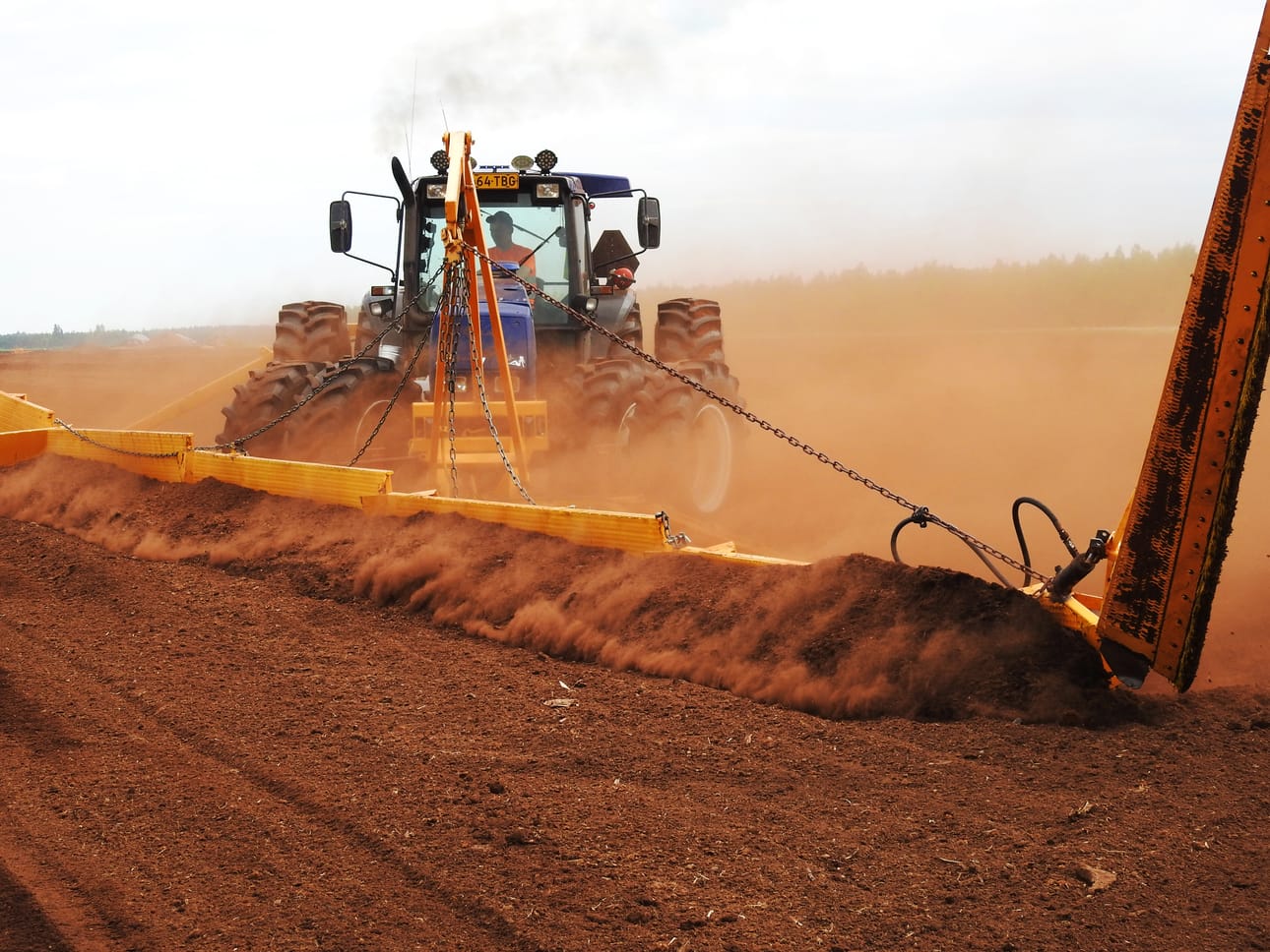 Turvetuotannon hallitsematonta alasajoa voisi kompensoida esimerkiksi lunastamalla turvetuotantoalueita ja kalustoa, jos tahtoa vain löytyisi.