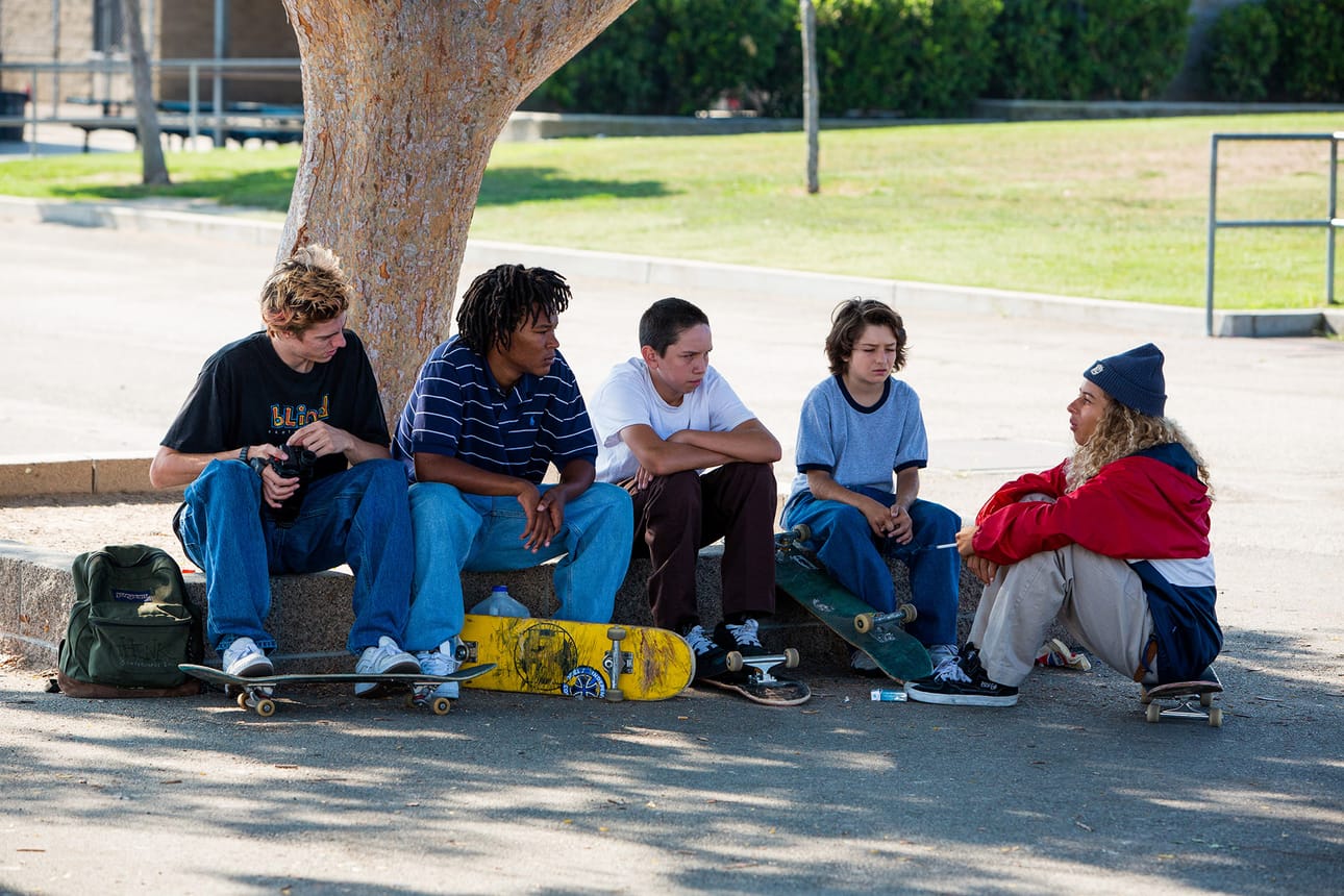 Los Angelesissa 1990-luvun puolivälissä varttuva Stevie (Sunny Suljic) löytää uusia ystäviä ja saa kovia oppitunteja päästessään skeittaajaporukan seuraan.