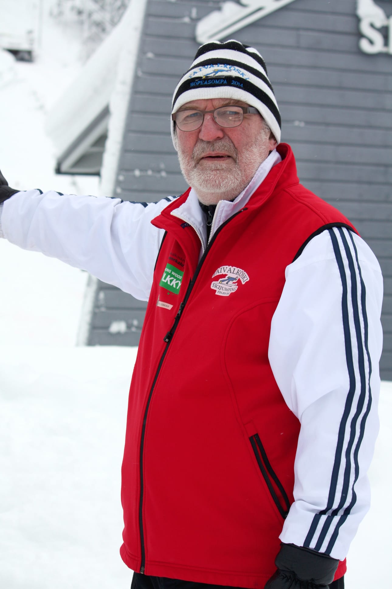 Tapio Räisänen on yhä mukana mäkihypyssä.
