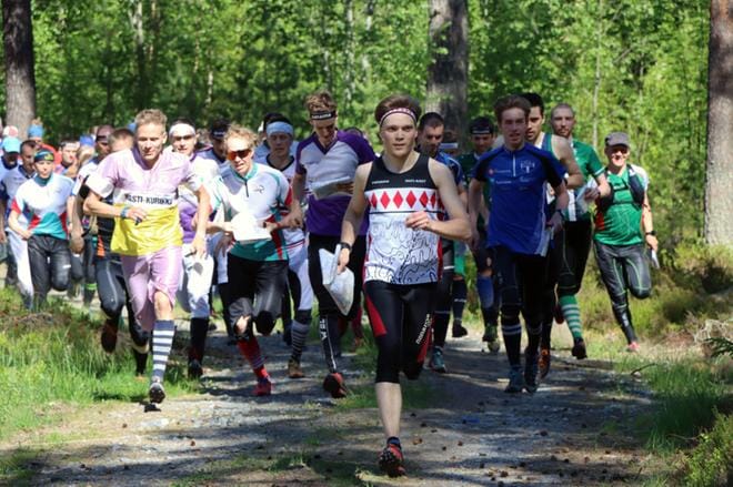 Miesten yhteislähtö tapahtui 5 minuttia naisten lähdön jälkeen. KUVAT: RIIKKA ILMONEN