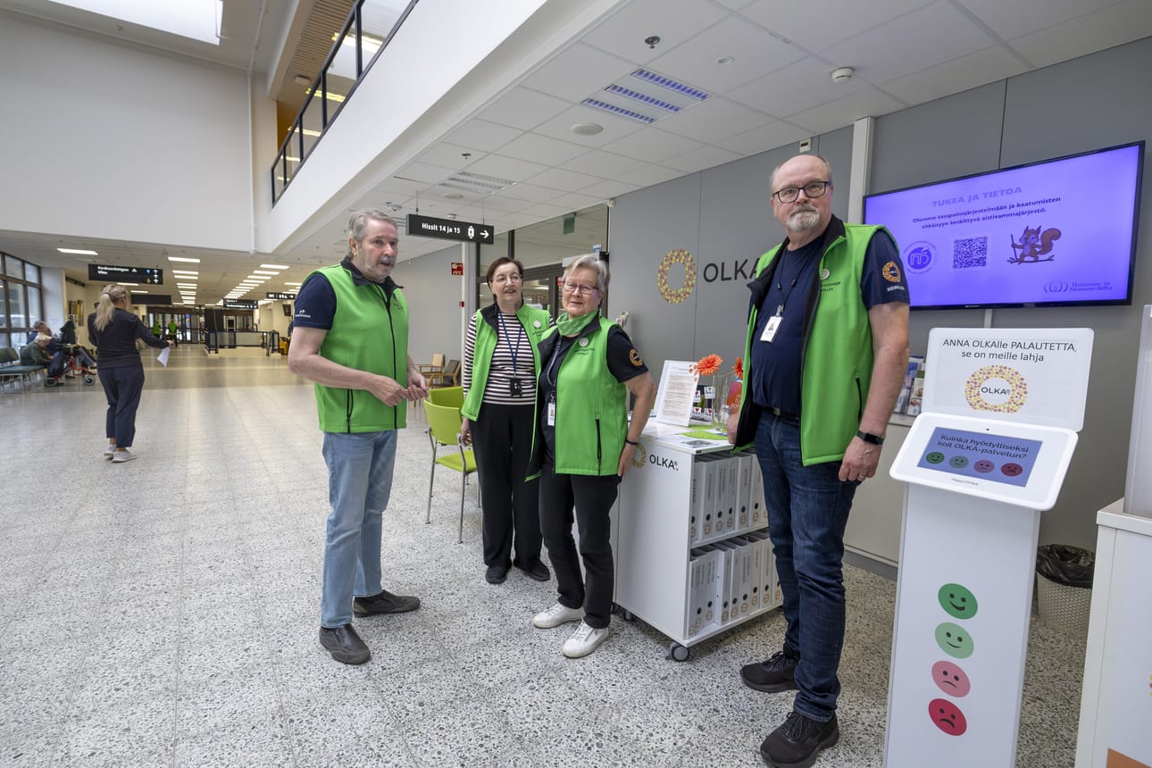 Seinäjokelaiset Jarmo Hietala, Tiina Jouppila, Eija Lehtinen ja Timo Forss on tunnistanut Olka-vapaaehtoisiksi heidän vihreistä liiveistään. STEA-rahoituksen muuttumisen vuoksi toiminta ajetaan alas. Toiveena on, että se jatkuisi vielä myöhemmin.