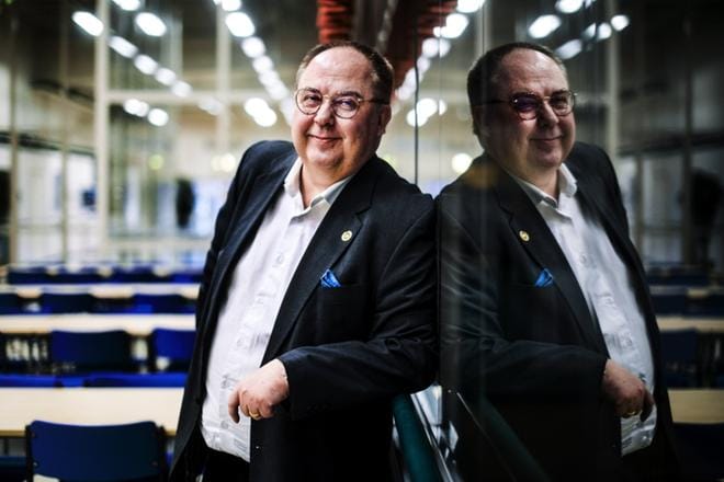 Risto Kauppinen haluaa salibandyväen lähelle yhteiskunnallisia päätöksentekijöitä ja taata laadukkaat harjoitusolosuhteet kaikkialle.