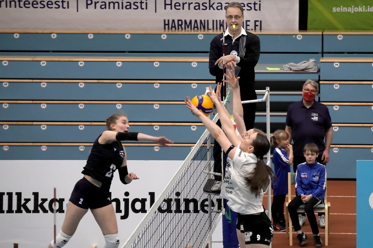Sara Niemi keräsi Mestaruusliigan runkosarjassa 52 torjuntaa. Arkistokuva.