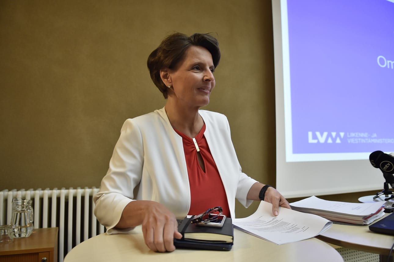 Finavia järjesti tiistina yhtiökokouksen, jonka jälkeen liikenne- ja viestintäministeri Anne Berner (kesk.) piti lehdistötilaisuuden. Berner kiisti epäasiallisen ohjauksen.