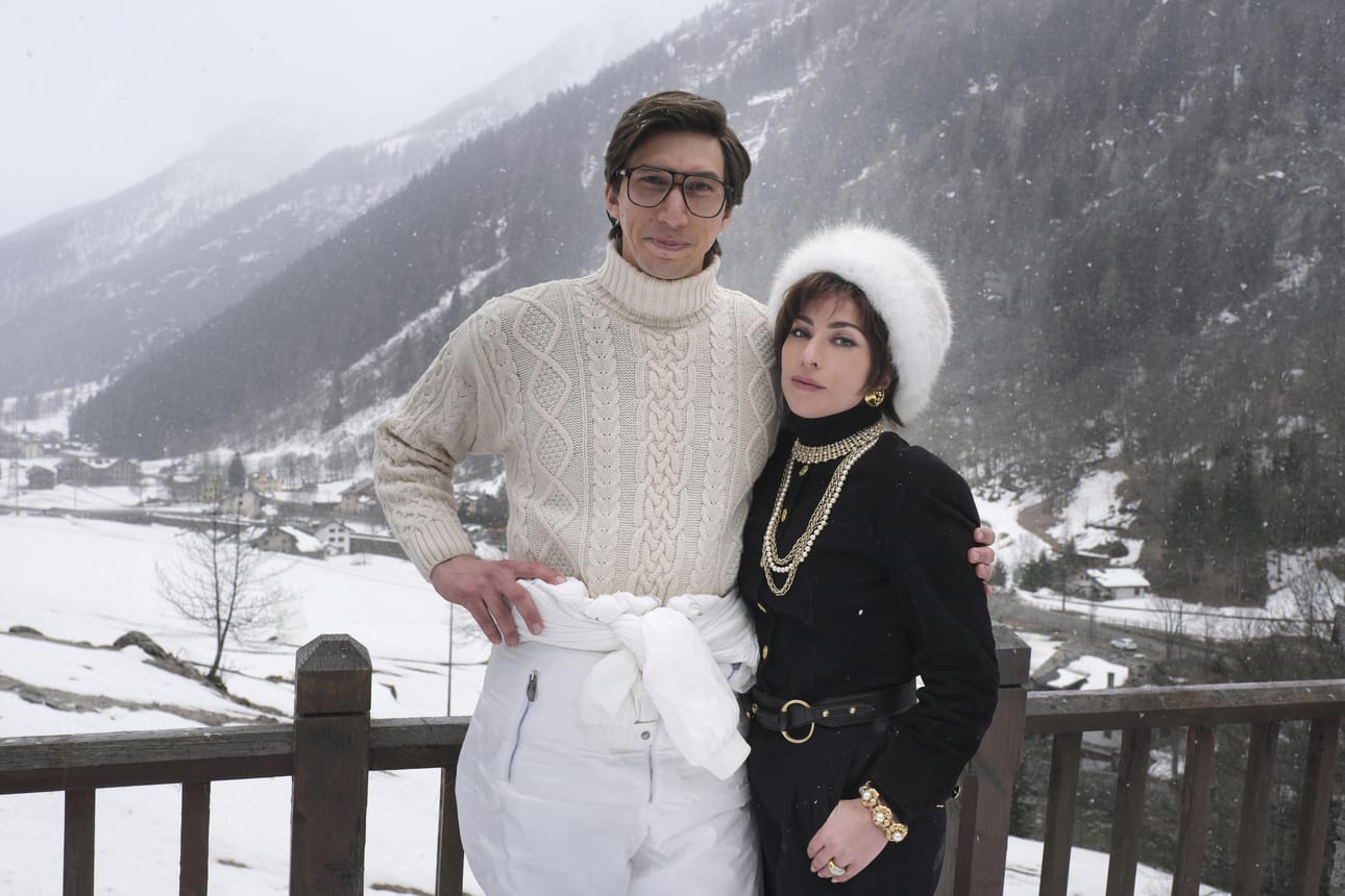 Adam Driver on Maurizio Gucci ja Lady Gaga Patrizia Reggiani Ridley Scottin elokuvassa House of Gucci.