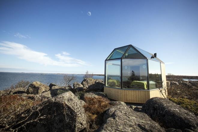Kalle's Inn on tunnettu lasi-igluistaan, joista avautuu merinäkymä. Arkistokuva.