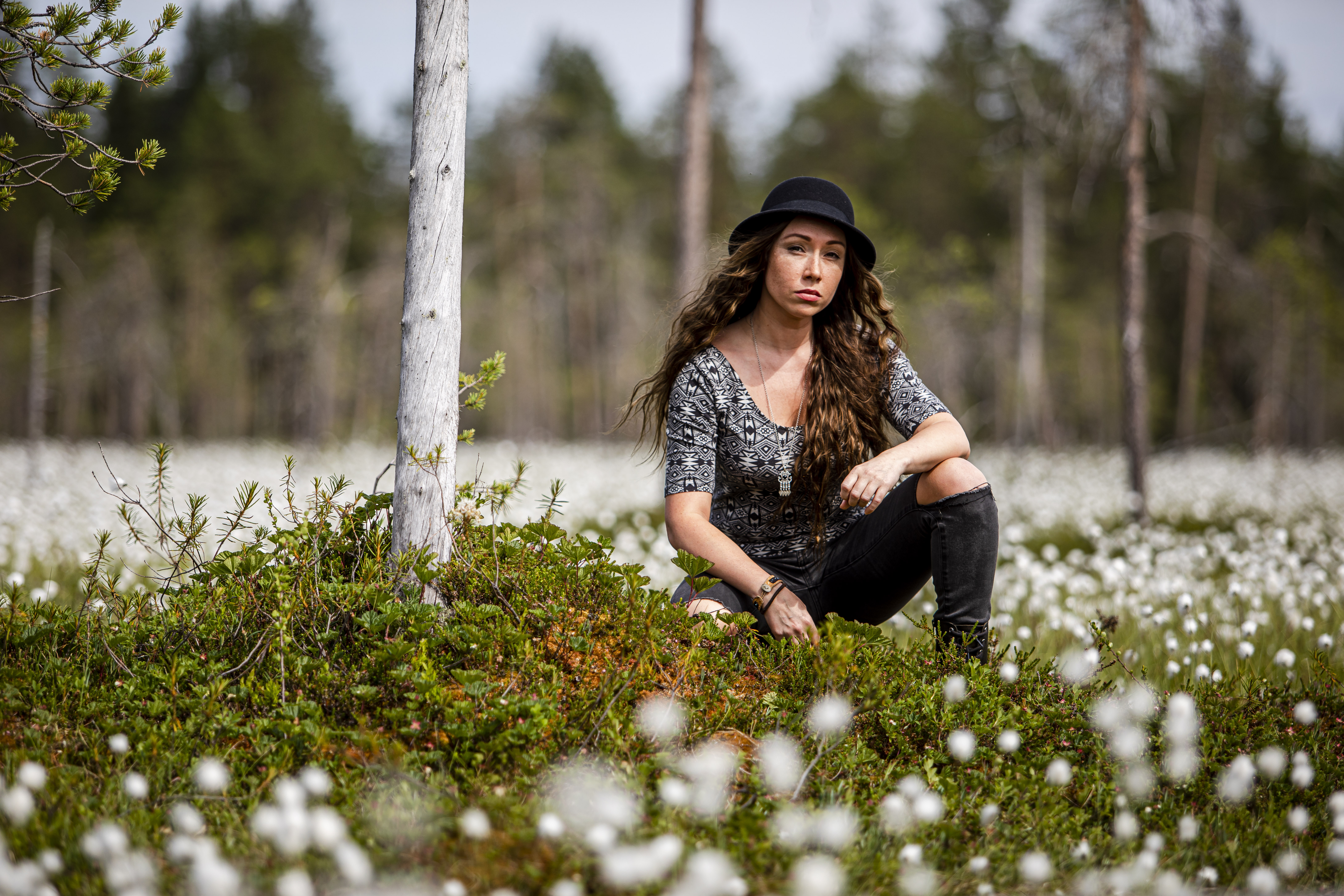 Tie kolttajuurille löytyi bluesin kautta – Laulaja-lauluntekijä Heidi Gauriloffin ensialbumi Oocci herättää kolttaperinteen eloon bluesin ja rockin kautta