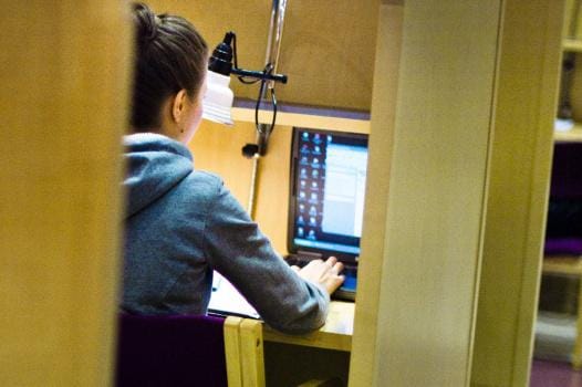 Toisiko opintojen ohessa tehtävä työ helpotusta työvoimapulaan? Hallitus pohtii keinoja ongelman ratkaisuun. ARKISTOKUVA: ANSSI JOKIRANTA