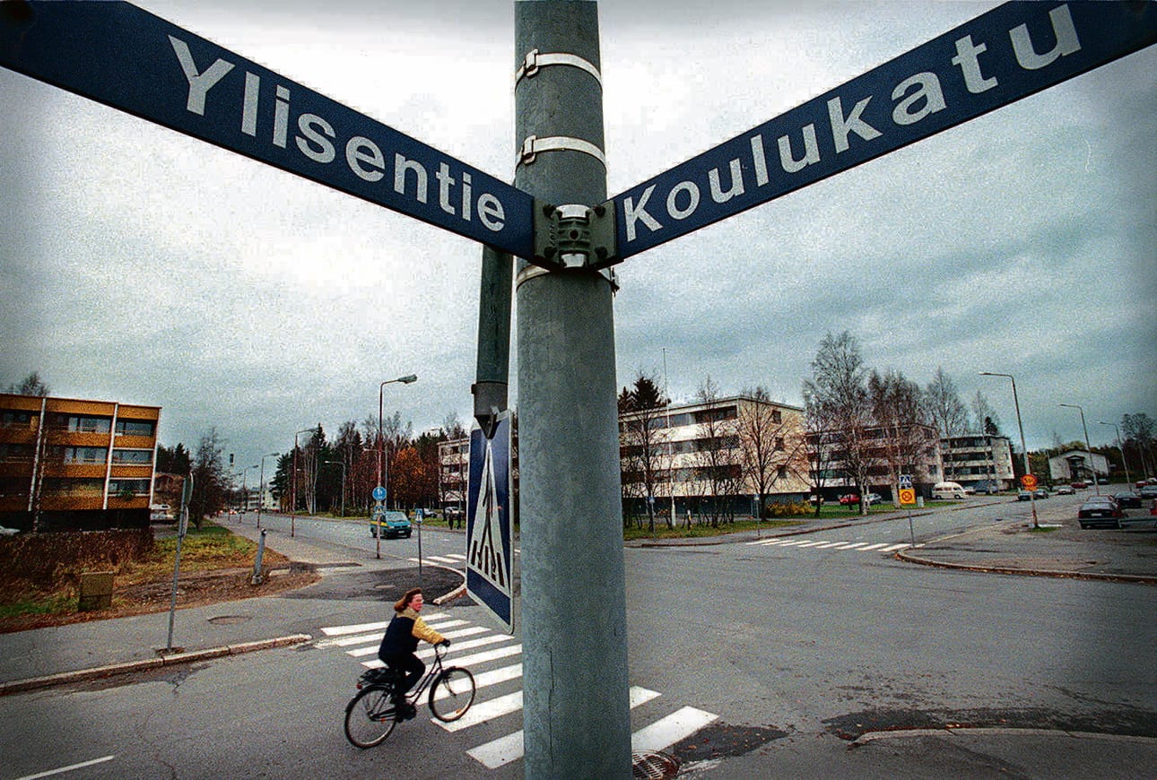 Ylisentie sijaitsee kivenheiton päässä Seinäjoen keskustasta.