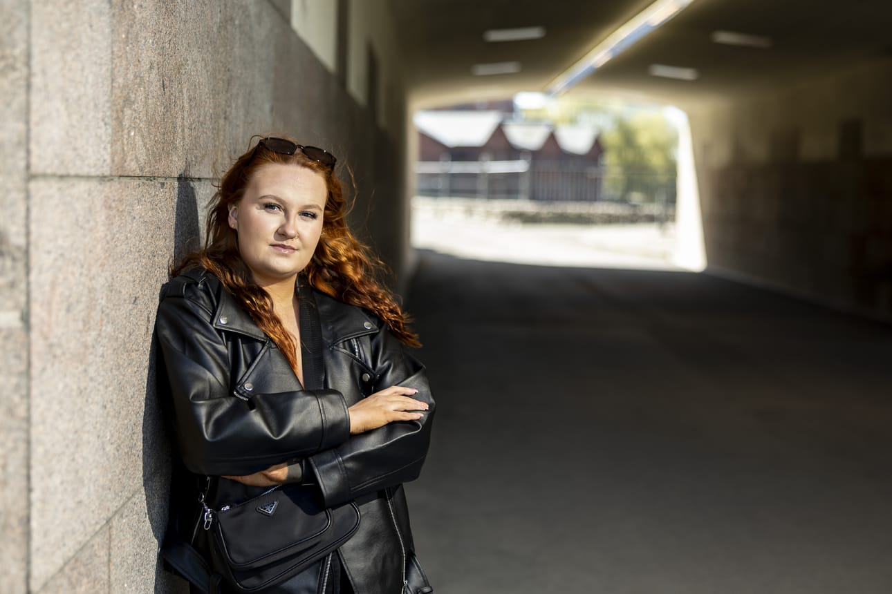 Julia Romppainen ajautui puolentoista vuoden salasuhteeseen Jodel-keskustelujen kautta. Pitkä parisuhde päättyi lopulta eroon Temptation Island Suomen kuvauksissa.