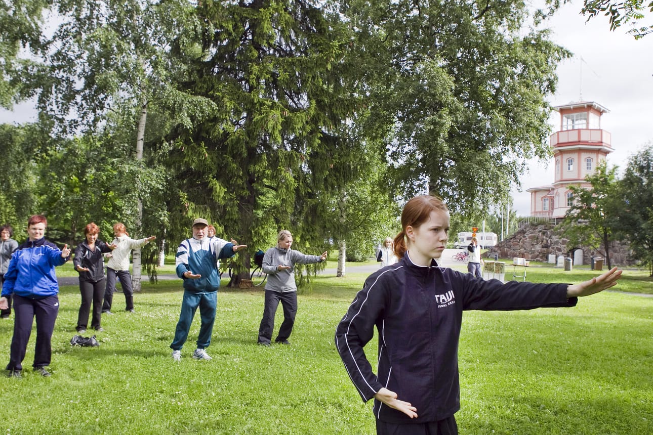 Linnanpuistossa pääsee kokeilemaan taijia kolmena peräkkäisenä keskiviikkona.