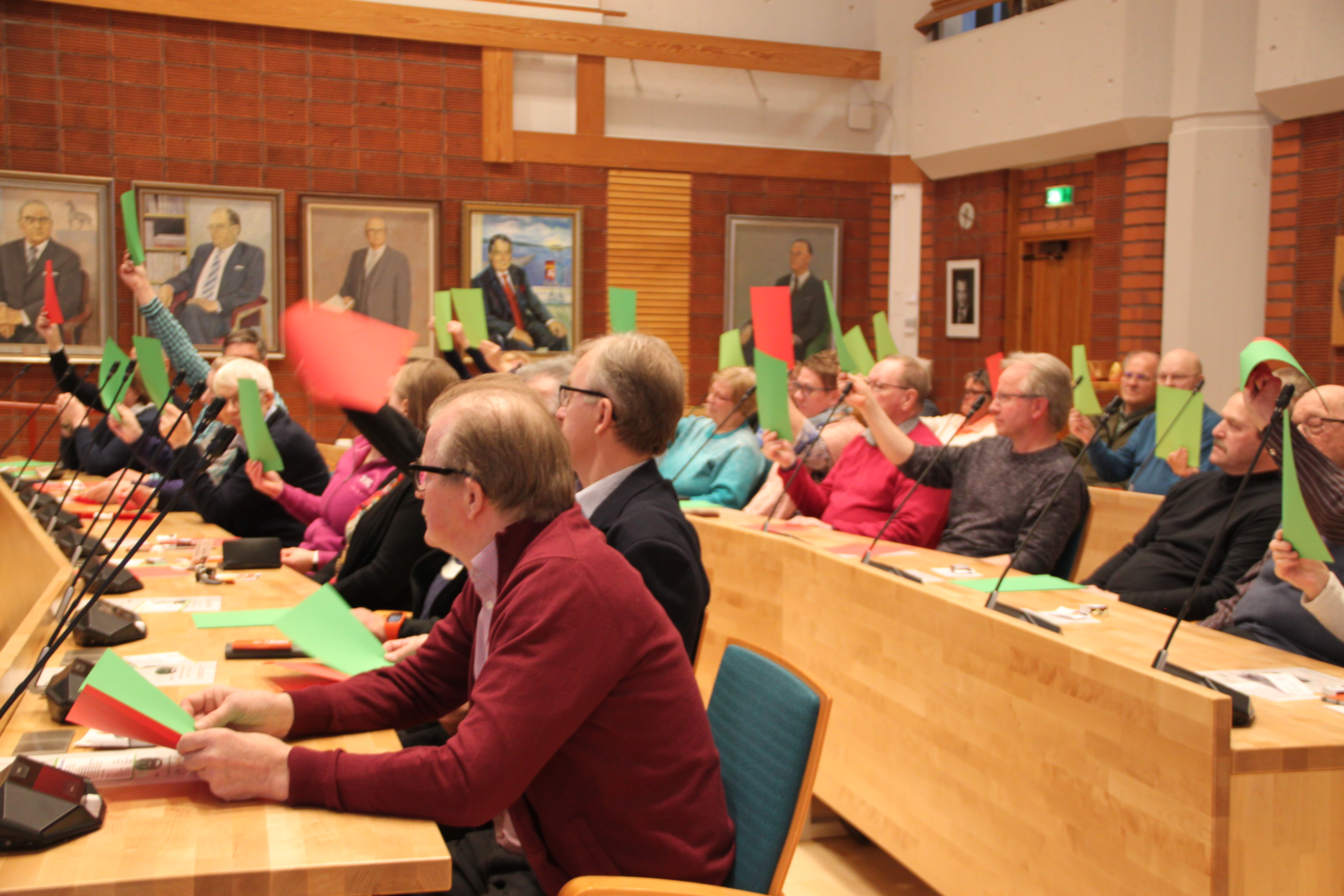 Enemmistö yleisöstä oli sitä mieltä, metsän hakkuita voidaan lisätä.