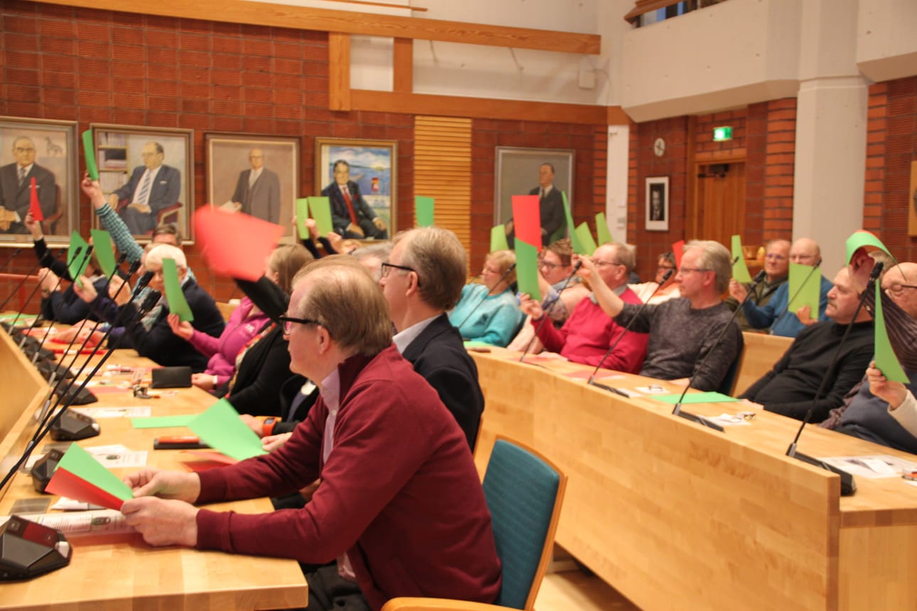 Enemmistö yleisöstä oli sitä mieltä, metsän hakkuita voidaan lisätä.