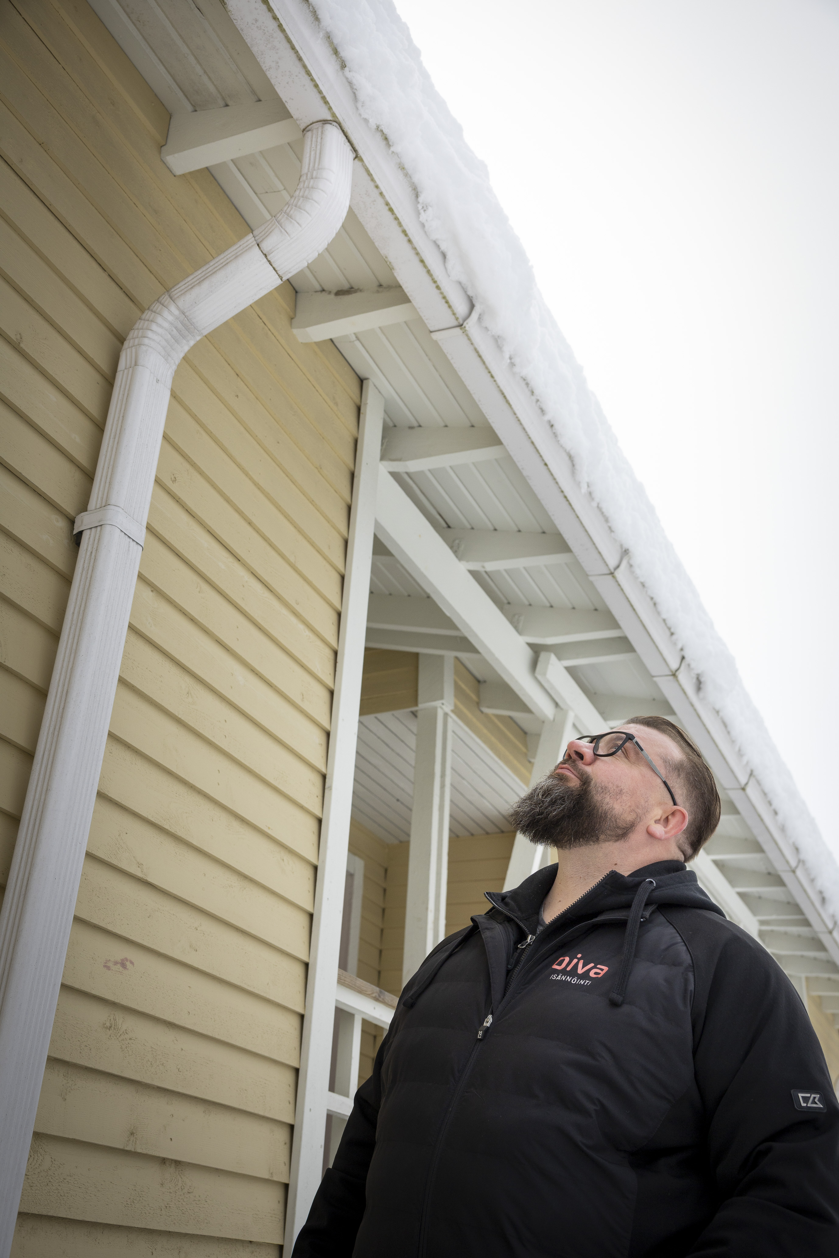 Varaudu näihin, kun sää lauhtuu – isännöitsijä antaa vinkit sulamisvesien torjuntaan